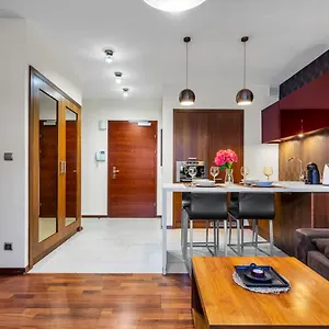 Atelier - Central, Parking, Metro Nearby - By Rentujemy Apartament